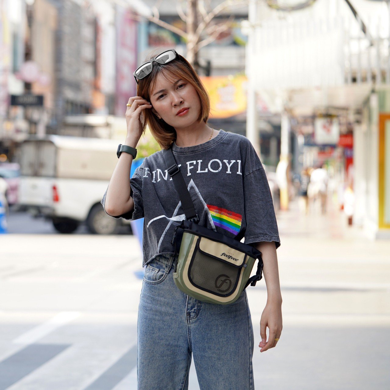 กระเป๋าสะพายกันน้ำ FEELFREE JAZZ 23 สี TAN / OLIVE_3